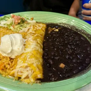 Fajita enchilada and black beans
