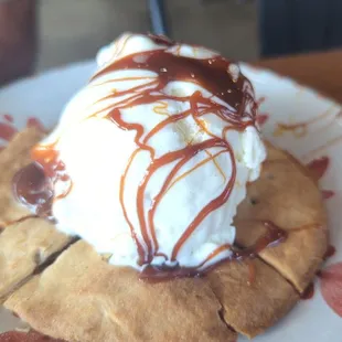 Course Tres - Sonoran Wk Coyota, soft cookie filled with piloncillo caramel, Vanilla ice cream. Very yum