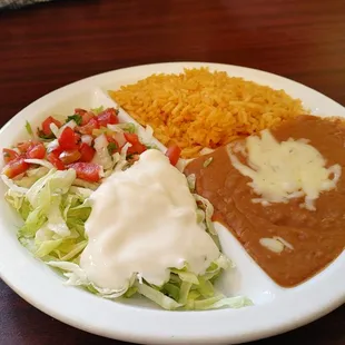 The set up is unexciting and doesn't come with guac.