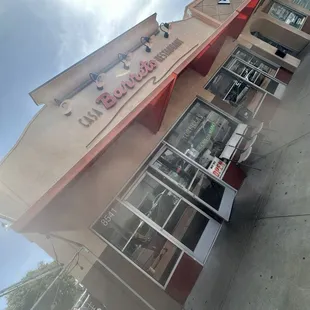 Front door is facing west right on Sierra Ave. looks like there&apos;s a little space for outdoor eating? That would be nice to explore.