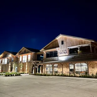 the outside of a restaurant at night
