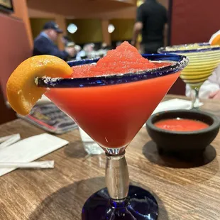 a close up of a margarita