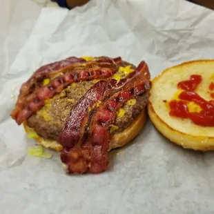 Wifey got the Texas burger. Sadly, they had no avocado. Next time!