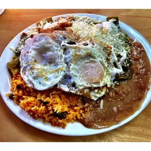 Huge Breakfast! Chilaquiles Verdes w/Chicken @ Casa Café, Chicago, IL Simple Great Mexican Food! Nice Super Friendly Service. Cool!