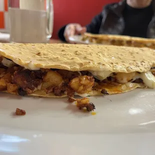 Chorizó con papas quesadilla