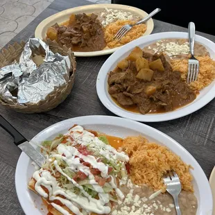 3 Enchiladas bistec con papas