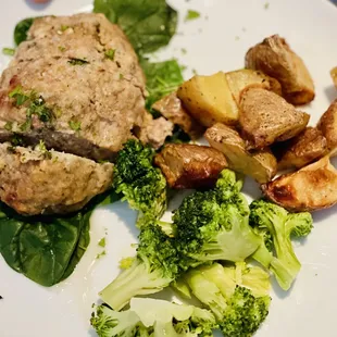 a plate of meat, potatoes, and broccoli