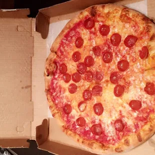 Large pepperoni pizza