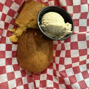 Dinner roll &amp; cornbread
