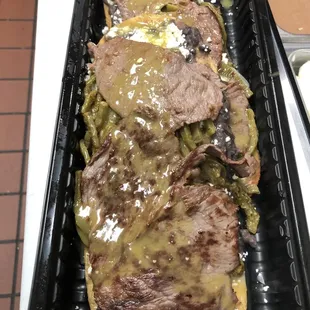 Huarache De Bistec Con salsa verde