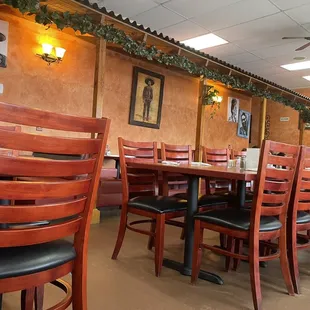 Interior pic, many painting for sale