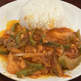 Tilapia en Salsa Roja/Tilapia in Red Sauce with Arroz Blanco