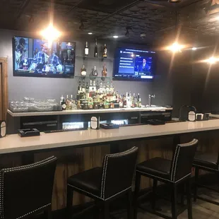 the bar area of a restaurant