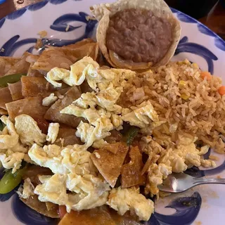 Chilaquiles con Huevos