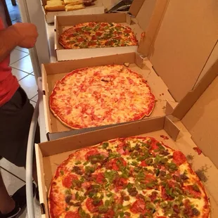 Casa de Pizza happiness! Come on Belen...yelp this!