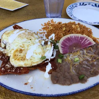 Chilaquiles Con Huevos*