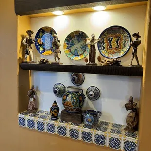  shelf with decorative plates and figurines