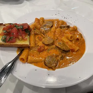 Rigatoni with sausage in Vodka sauce!! Perfecto!!