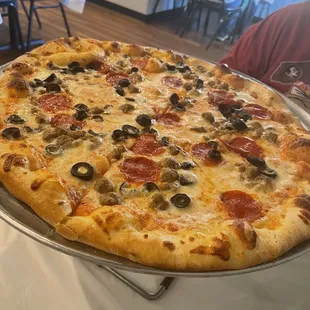 Amazing NY style Pizza!!! Fresh! Hot!! Totally Awesome!! Meat lovers with black olives.