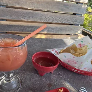 Guava margarita and chips and salsa