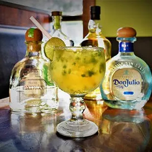 a close up of a margarita