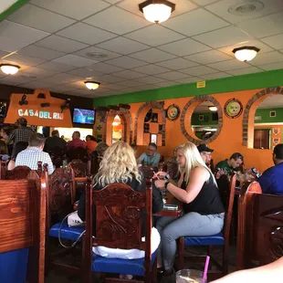 Very nice looking environment. It gives a great Latino vibe!