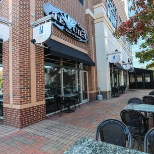 the outside of the restaurant