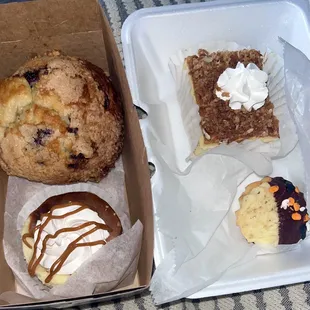 Blueberry muffin, Caramel vanilla cheesecake, Almond tiramisu, Chocolate claw cookie.
