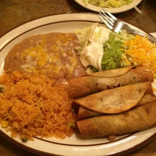 3 Flautas De Res O Pollo