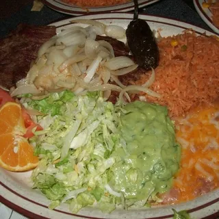 Carne Asada (Estilo Don Juan) Con Arroz, Frijoles Y Guacamole