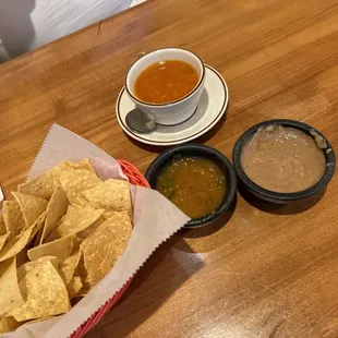 Chips salsa &amp; bean deep with soup
