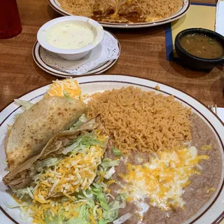 6. 2 Taco de Arroz y Frijoles