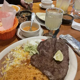 23. Carne Asada a la Tempiquena y Una Enchilada de Queso