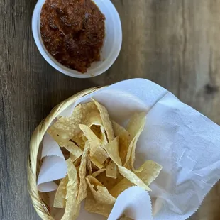 Some FREE chips with salsa.
