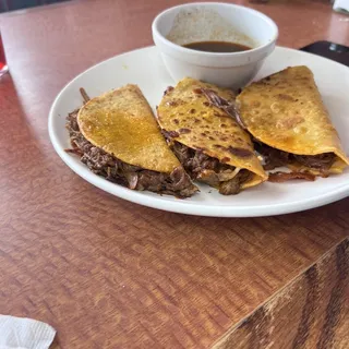 QUESOBIRRIA TACOS