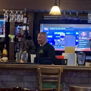 Servers and bartenders not wearing Government mandated masks