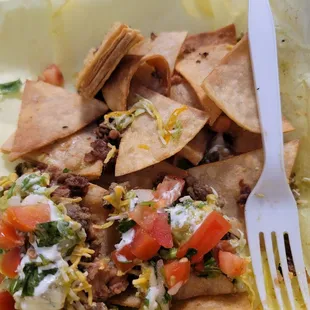 There are 6 chips sick together and not enough topping for the chips.