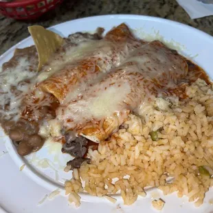 a plate of mexican food