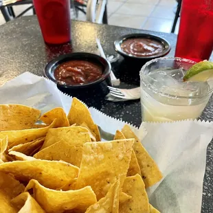 nachos and salsa