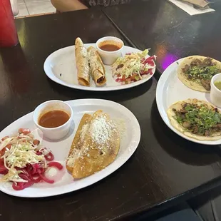 2 Pastelitos 2 Tacos Hondureos Tacos