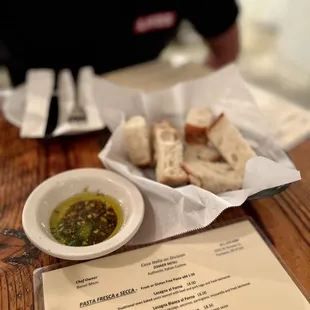 Appetizer bread.