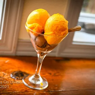 Mango Sorbetto / Chocolate Gelato