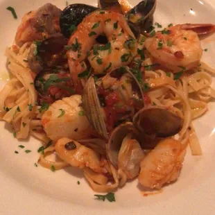 Fruiti De Mare Linguine