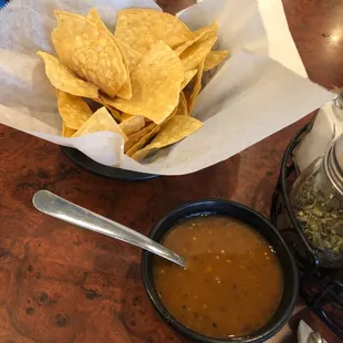 Starter complimentary chips.