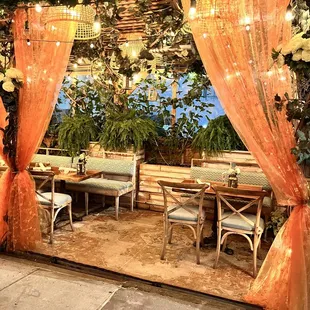 an outdoor dining area