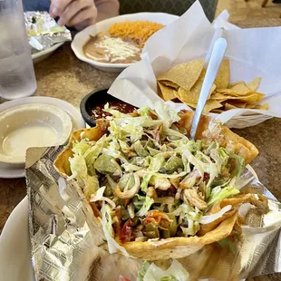 The chicken taco salad was absolutely amazing. Can't wait to go back.
