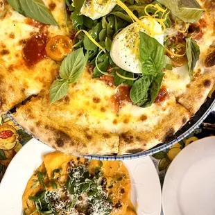 Casa Limone Pizza: burrata, fresh mozzarella, cherry tomatoes, arugula