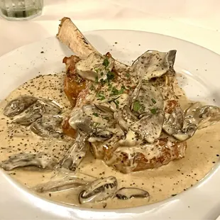 Veal shank in mushroom sauce