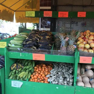Happy they have plantains here :-) also it's easy to find meter parking near here!