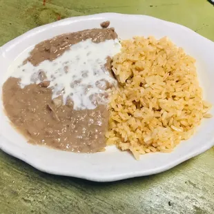 a plate of mexican food